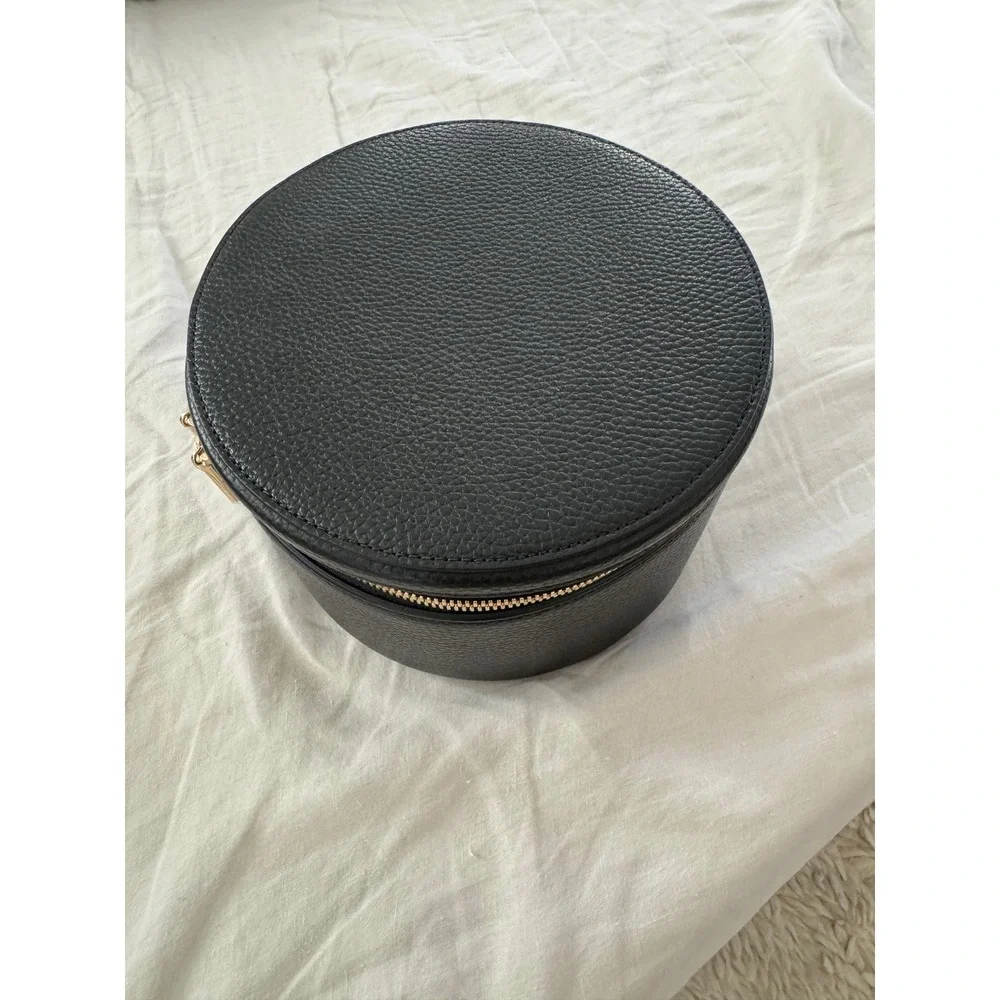 Cuyana Leather Wellness Case Black Pebbled Italian Leather Travel Vanity Bag